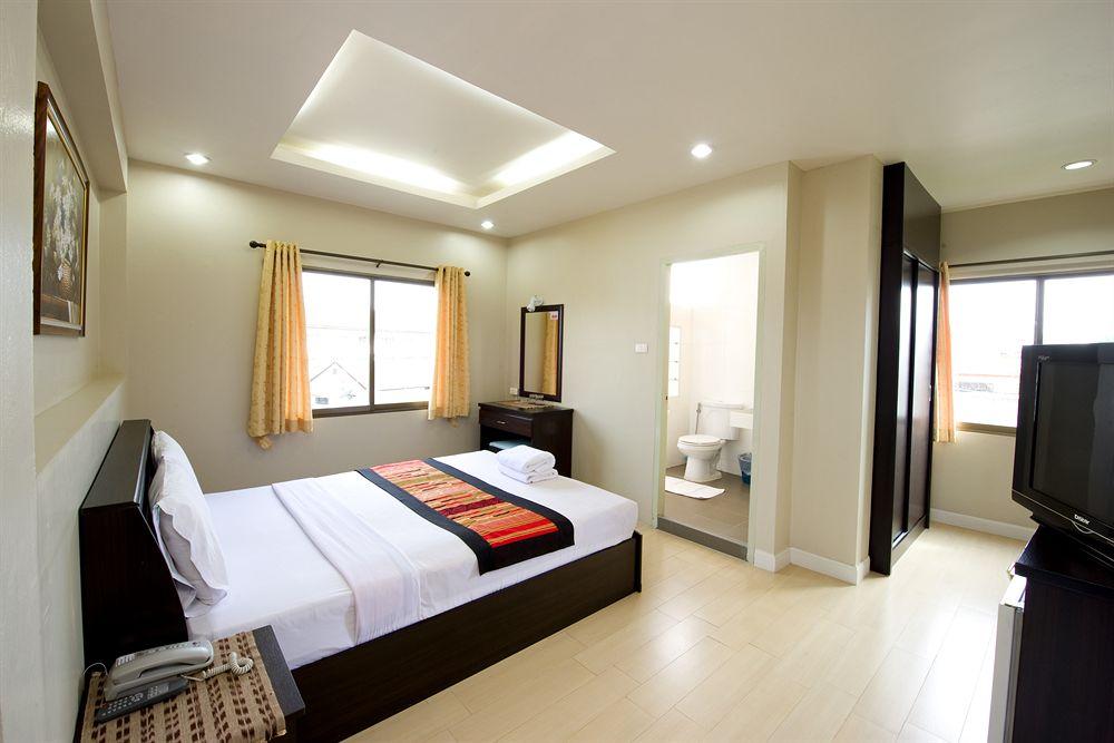 Super Oyo 1096 Winner Inn Hotel Chiang Mai Buitenkant foto