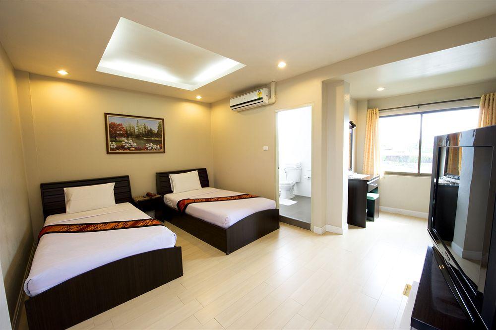 Super Oyo 1096 Winner Inn Hotel Chiang Mai Buitenkant foto