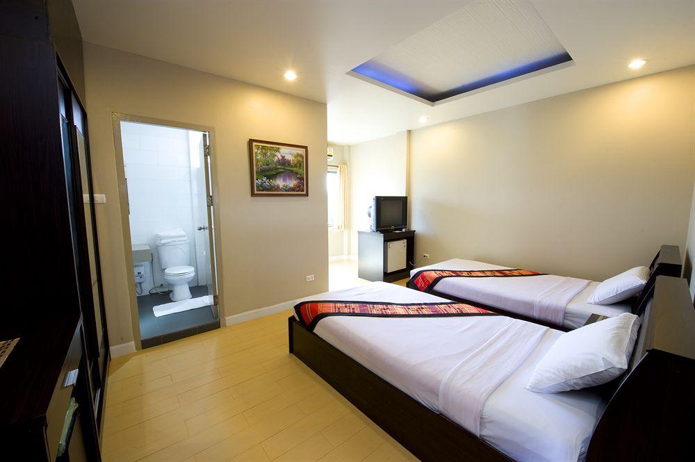 Super Oyo 1096 Winner Inn Hotel Chiang Mai Buitenkant foto