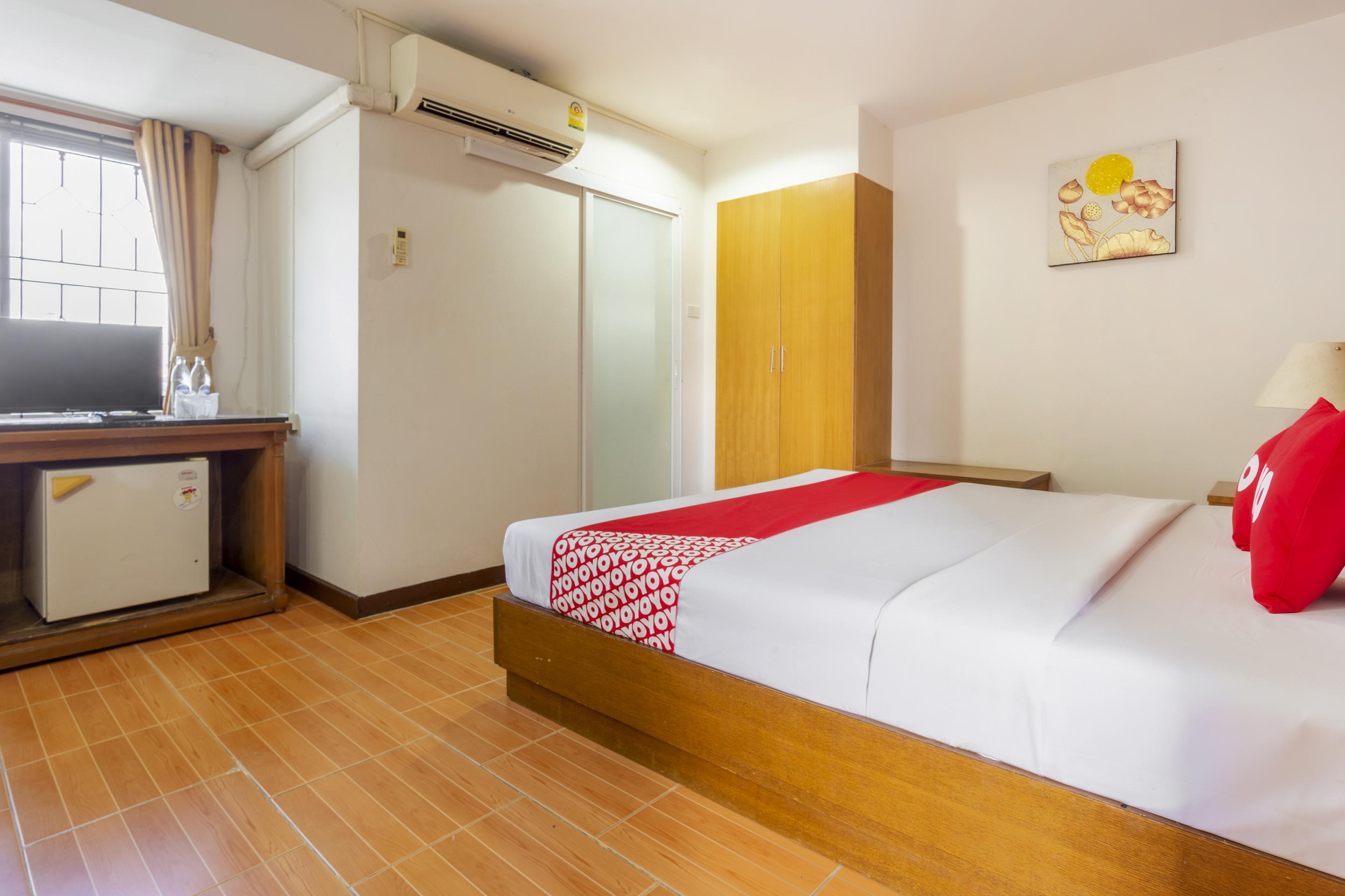 Super Oyo 1096 Winner Inn Hotel Chiang Mai Buitenkant foto