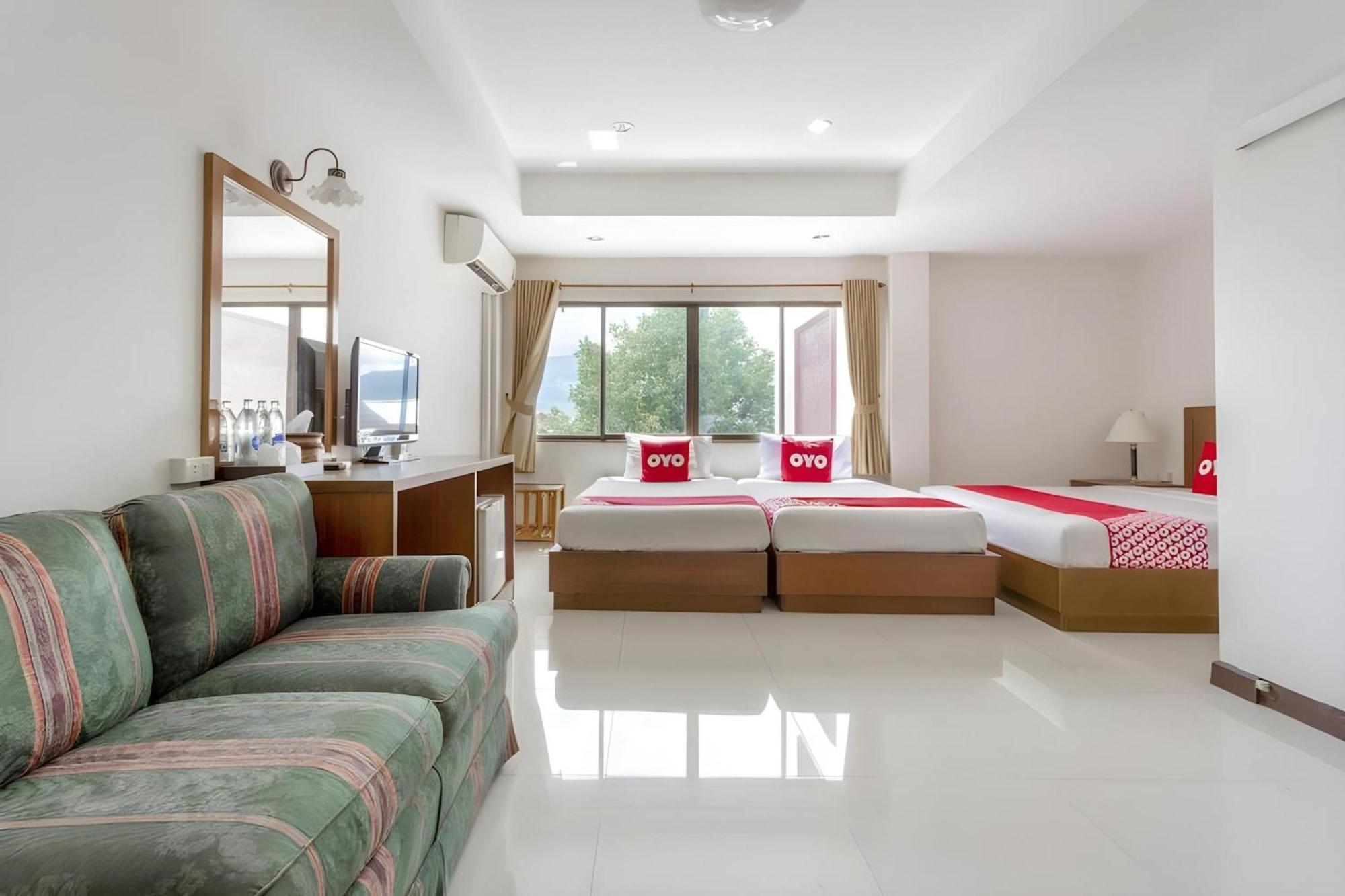 Super Oyo 1096 Winner Inn Hotel Chiang Mai Buitenkant foto