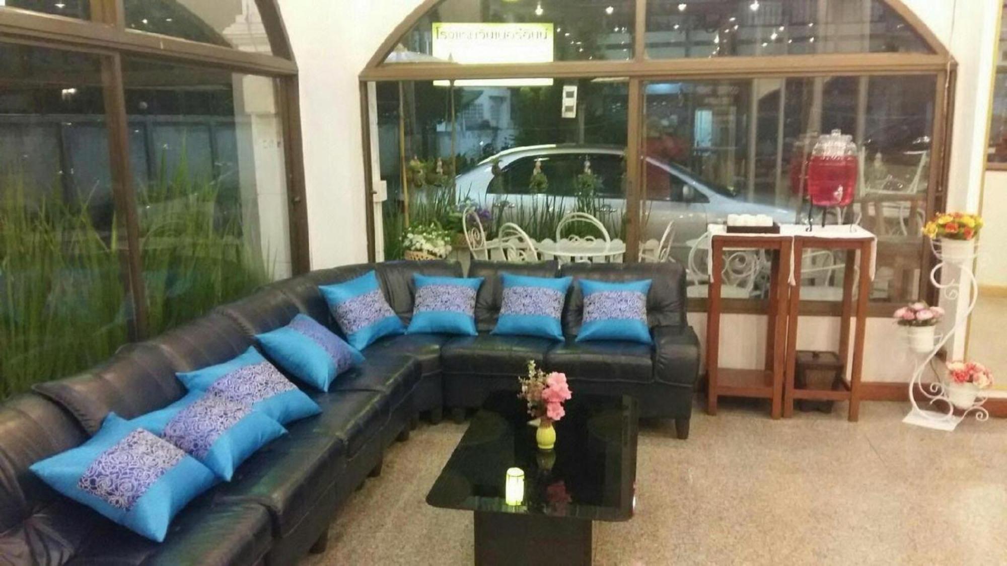 Super Oyo 1096 Winner Inn Hotel Chiang Mai Buitenkant foto