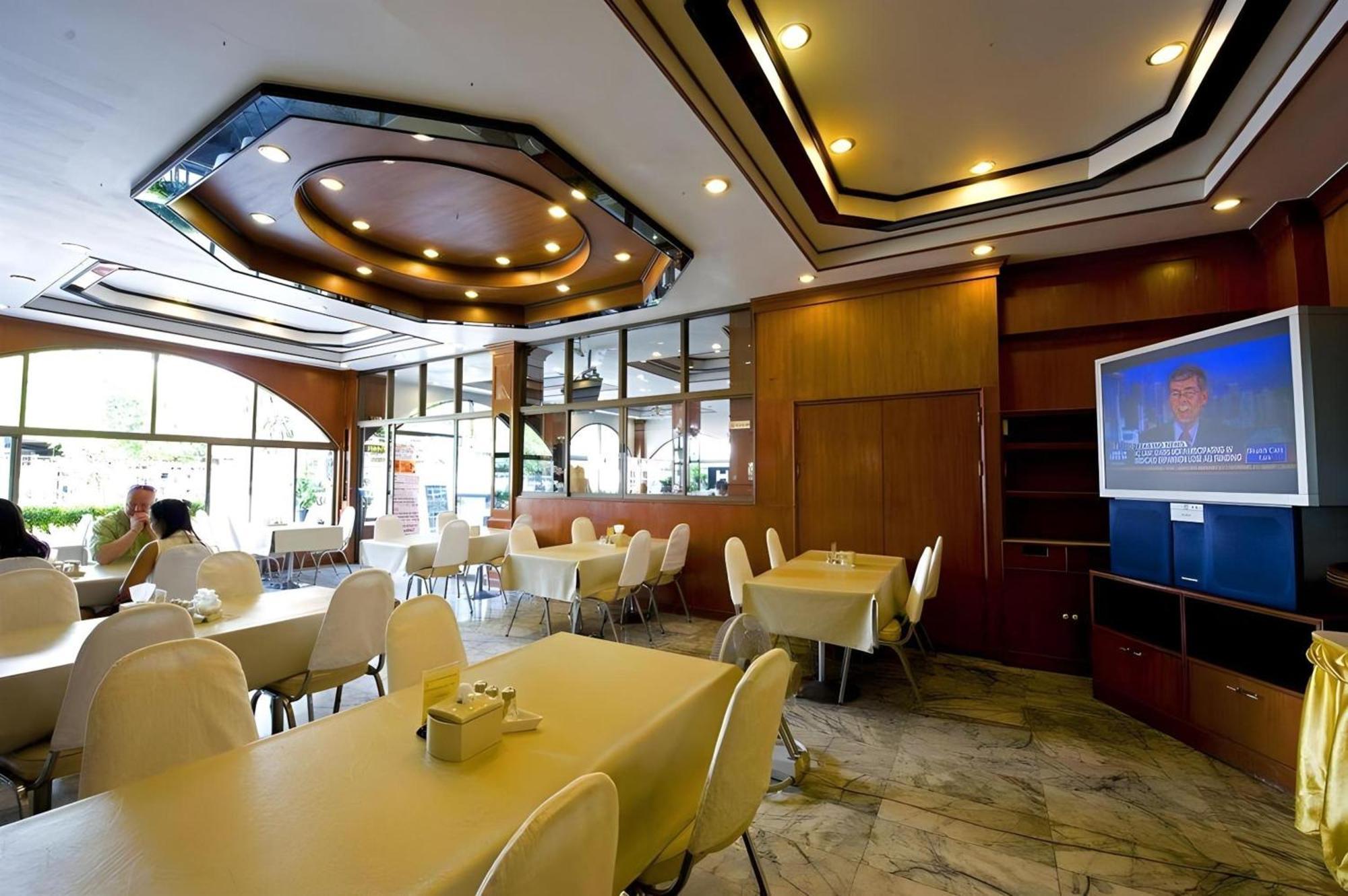 Super Oyo 1096 Winner Inn Hotel Chiang Mai Buitenkant foto